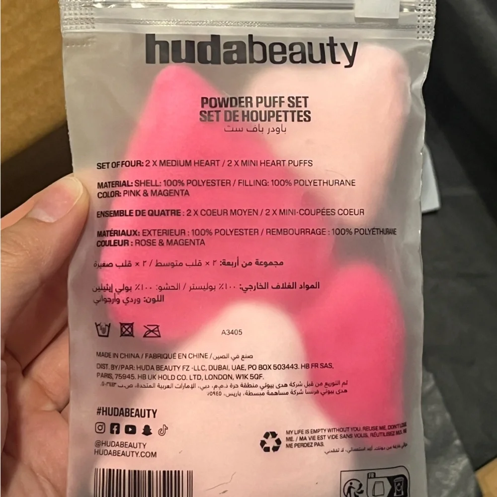 Huda Beauty exclusive 4 pcs hot pink powder puff AND easy bake sifter